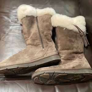 Ugg boots brown suede beige inside Worn 1x. No box